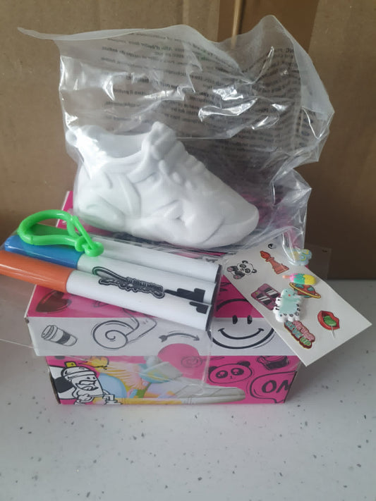 Sneak artz (colour your own trainer)